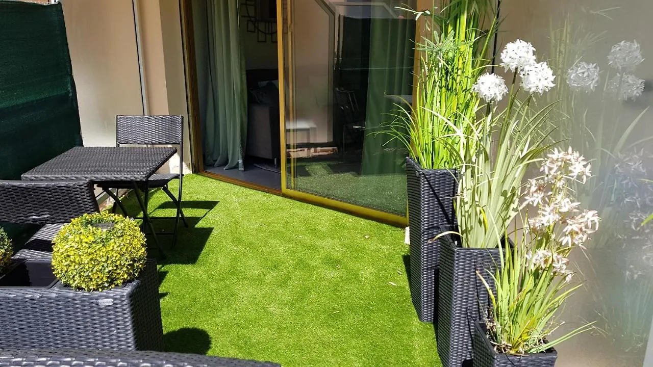 Studio Center Cannes Grande Terasse France
