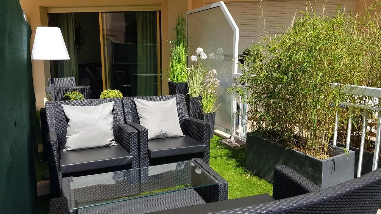 Studio Center Cannes Grande Terasse 0*,  France